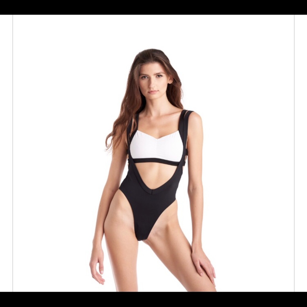 Hamade Black High Cut Sling